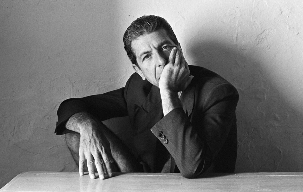 Bruce Springsteen, Elvis Costello y The Lumineers analizan la vida y el regreso de Leonard Cohen en un nuevo documental.
