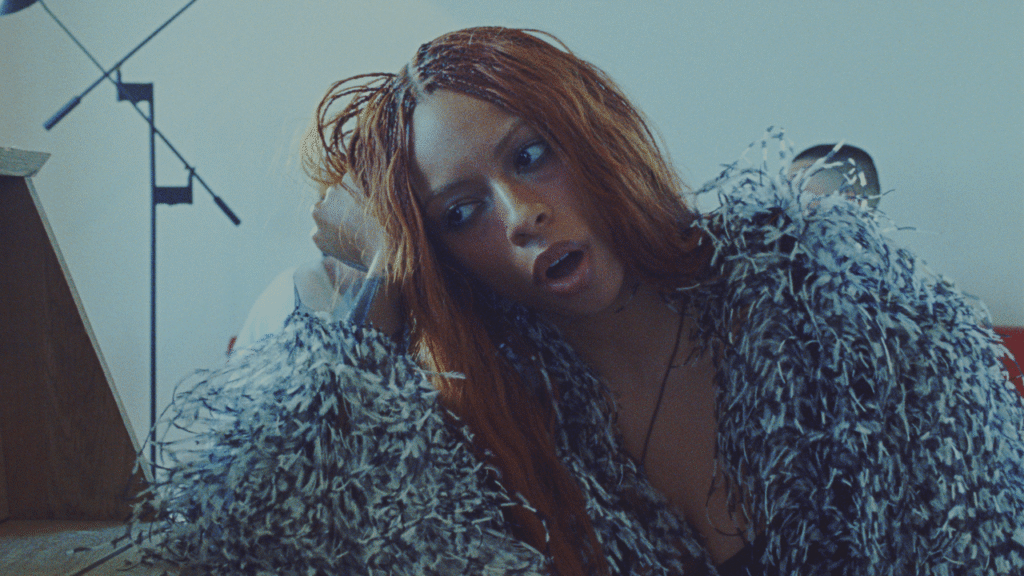 La talentosa Ravyn Lenae iniciará una gira por Norteamérica en 2026, acompañada de destacados artistas emergentes.