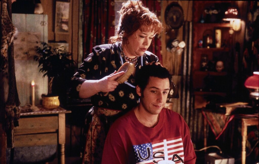 La actriz Kathy Bates confesó que no conocía a Adam Sandler cuando tiró el guion de The Waterboy a la basura.
