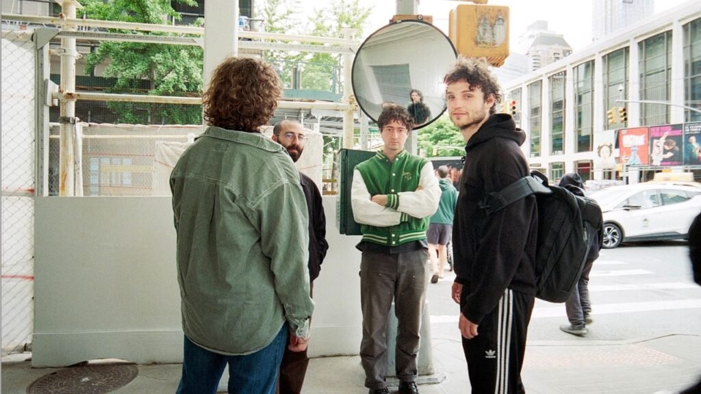 La banda YHWH Nailgun inicia su esperada gira 'Magazine' preguntándose si cada show durará solo 11 minutos.