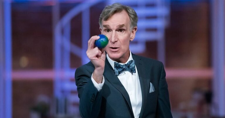 Bill Nye presenta su nueva película sobre dinosaurios en agosto