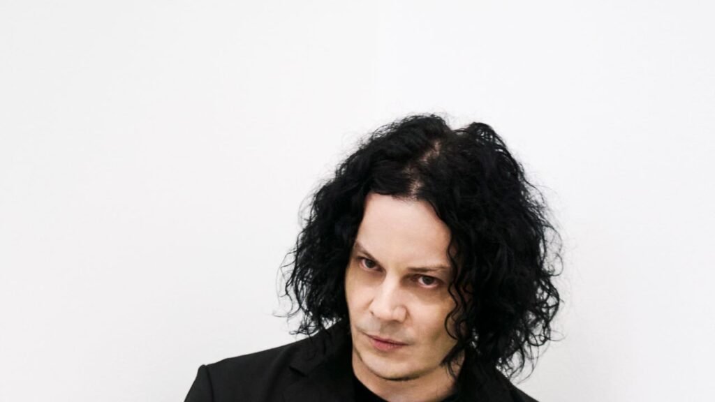 El reconocido músico Jack White lanzará su nuevo álbum Frozen Charlatan y presenta la canción Dollar Bill.