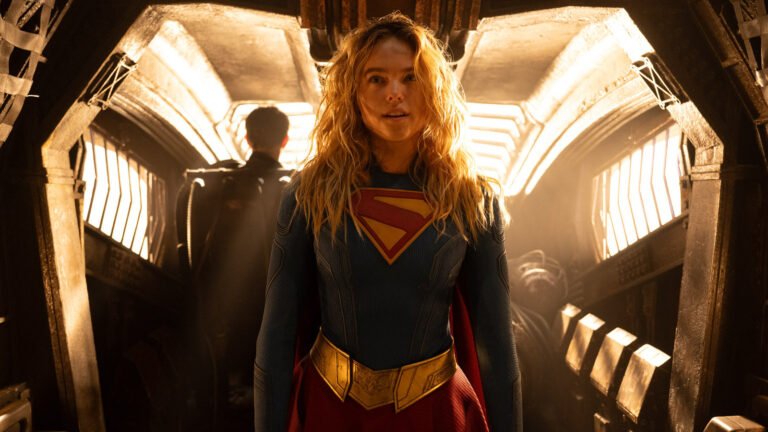 Supergirl mantendrá la falda clásica de los cómics en su película