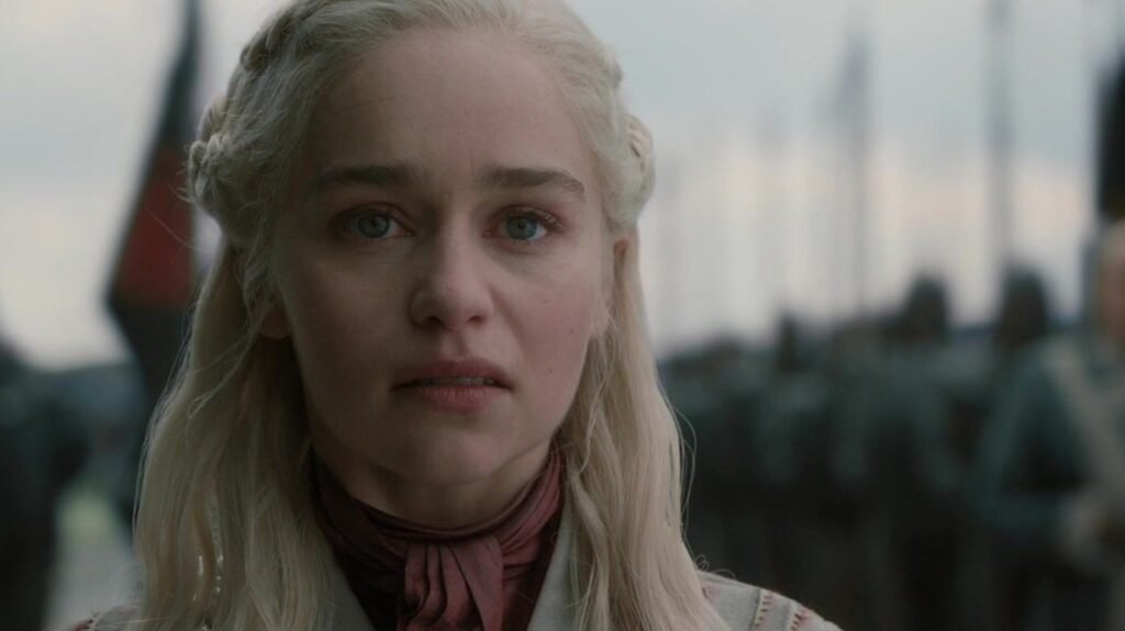La actriz Emilia Clarke comparte sus sentimientos sobre el controvertido final de su personaje en Game of Thrones.