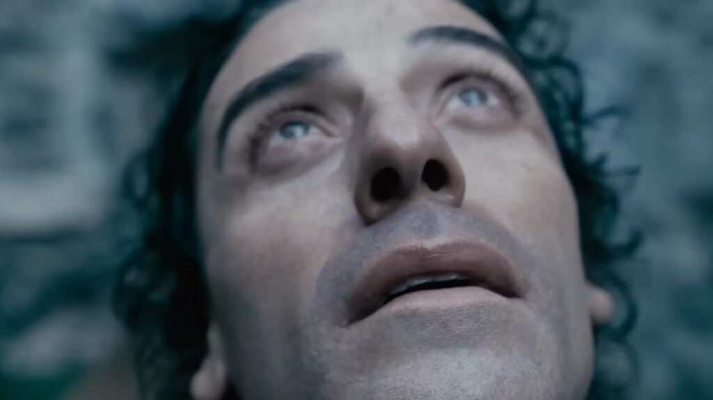 La nueva película de Oscar Isaac y Gerard Butler, aunque criticada, ya está disponible en Netflix y promete curiosidad.