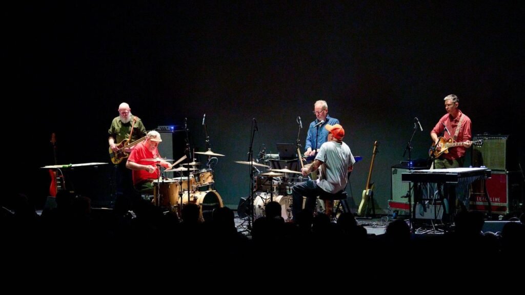 La banda de post-rock Tortoise se prepara para una gira que incluye varias ciudades importantes en América del Norte.