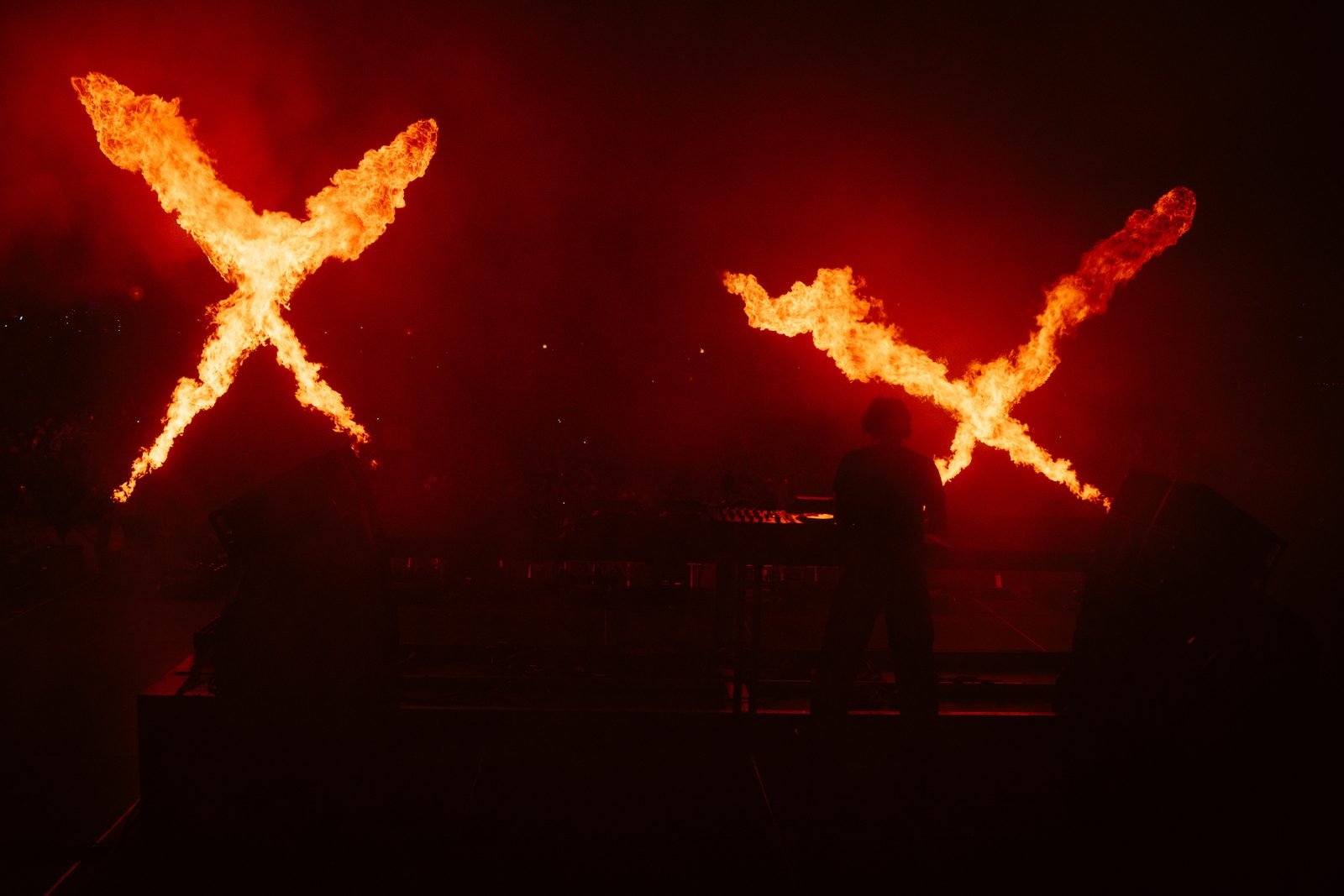 Skrillex con pirotecnia en el escenario del ACL Festival 2026 Weekend 1.